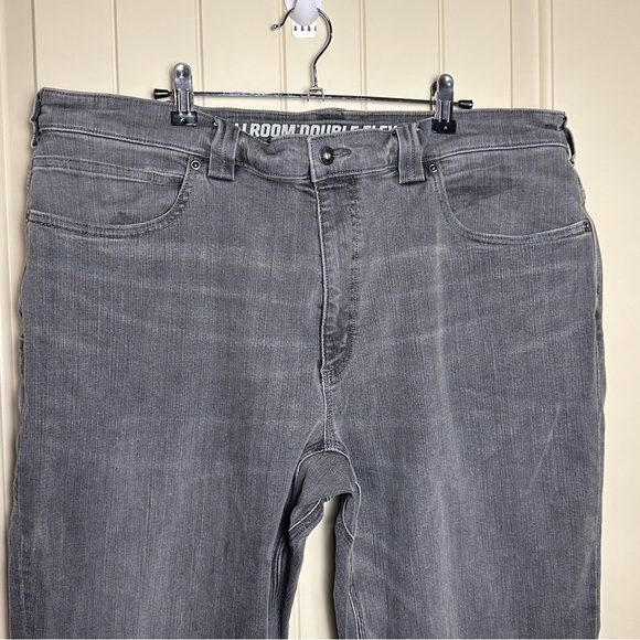 Duluth Trading Co Men's Gray Standard Fit Ballroom Double Flex Jeans Size 40x30 - Picture 2 of 16